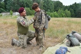 Курс військової підготовки для українських підлітків поблизу Львова