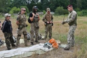 Курс військової підготовки для українських підлітків поблизу Львова