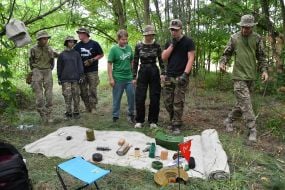Курс військової підготовки для українських підлітків поблизу Львова