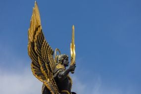 Скульптура Архістратига Михаїла в Києві