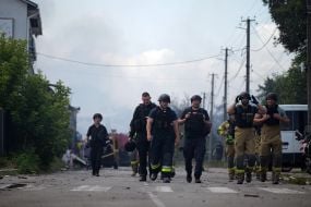 Рятувальники ліквідують наслідки нічної російської атаки у місті Вишневому