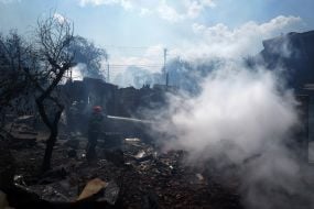 Рятувальники ліквідують наслідки нічної російської атаки у місті Вишневому