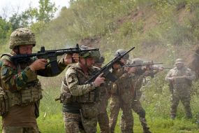 Fire training of infantrymen of the 13th operational brigade battalion of the Charter National Military University