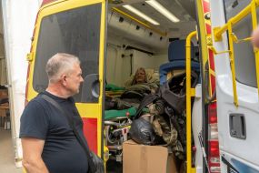A woman evacuated from the Shevchenkivska community of the Kupyanskyi district in an ambulance at the IDP reception point in Kharkiv