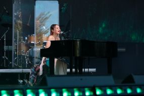 Vivienne Mort band