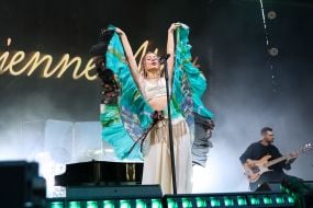 Vivienne Mort band