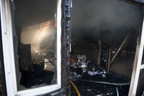 Наслідки ракетного удару по книжковому ринку біля метро "Почайна" у Києві