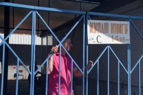 Наслідки ракетного удару по книжковому ринку біля метро "Почайна" у Києві
