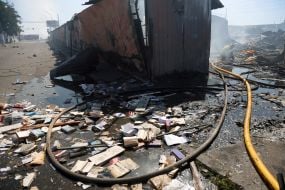 Наслідки ракетного удару по книжковому ринку біля метро "Почайна" у Києві