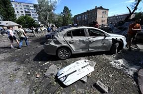 Полностью уничтоженые в результате массированной комбинированной атаки рф автомобили в Соломенском районе Киева
