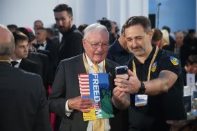 Keith Kellogg, Ihor Smilyansky