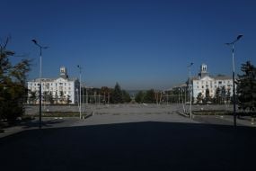 Пошкоджені внаслідок російських атак будівлі у Краматорську
