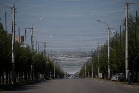 Антидроновые сетки над дорогой в  Краматорске