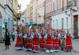 Solemn procession of participants in the artistic and patriotic action "Prayer for Ukraine"