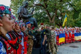 Laying flowers at the monument to the President of Carpatho-Ukraine, Hero of Ukraine Avgustyn Voloshyn
