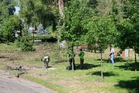 Law enforcement officers record Russian crimes at the site of the crash of an enemy UAV in Natalka Park in the Obolonskyi district of Kyiv