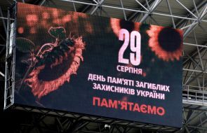 The inscription on the screen "August 29 - Day of Remembrance of the Fallen Defenders of Ukraine"