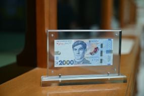 A new 2,000-hryvnia banknote with a portrait of Vasyl Stus was put into circulation in Ukraine