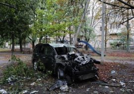 Пошкоджений внаслідок обстрілу автомобіль