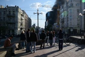 Россияне беспилотником попали в здание медучреждения "Добробут" в центре Киева