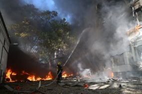 Росіяни безпілотником влучили в будівлю медзакладу "Добробут" у центрі Києва