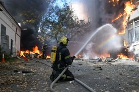 Росіяни безпілотником влучили в будівлю медзакладу "Добробут" у центрі Києва