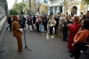 Открытие минискульптуры, посвященной Брониславе Нежинской
