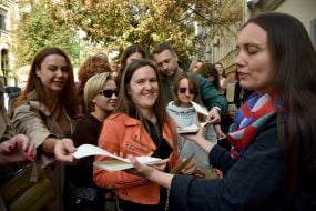 Открытие минискульптуры, посвященной Брониславе Нежинской