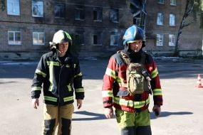Россияне попали дроном в школу в Киеве