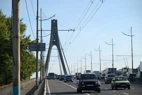 Транспорт на Северном мосту в Киеве