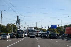 Усложненное движение на Северном мосту в Киеве