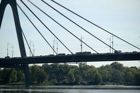 Транспорт на Северном мосту в Киеве