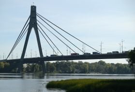 Транспорт на Северном мосту в Киеве
