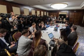 Володимир Зеленський поспілкувався з журналістами після зустрічі з Фрідріхом Мерцом