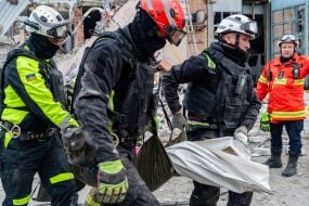 Rescuers are carrying the body of the deceased.
