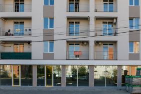 Оголошення про продаж квартири на балконі новобудови