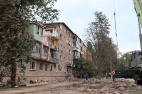 Последствия ракетного удара по жилому дому в Прилуках