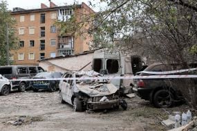 Последствия ракетного удара по жилому дому в Прилуках