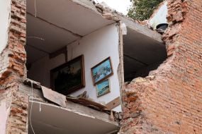 Последствия ракетного удара по жилому дому в Прилуках