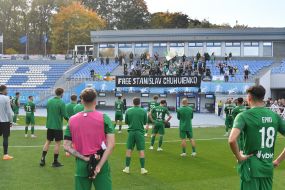 FC Karpaty players near the fans