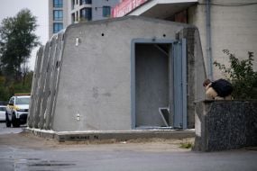 Первое мобильное укрытие возле остановки общественного транспорта в Киеве