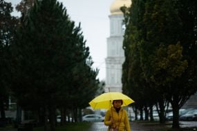 Перехожа із парасолькою