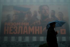 Перехожа із парасолькою