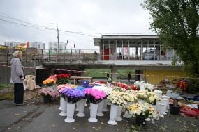 Flower sales near the Chernihivska metro station, which was damaged in a ballistic missile strike