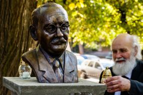 A monument to Imre Nagy, leader of the 1956 Hungarian Revolution, was unveiled in Uzhhorod.