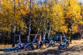Транспортные средства на вершине Обавский Камень