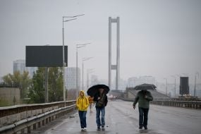 People are crossing the Pivdeny Bridge on foot