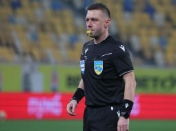 Referee Viktor Kopiyevskyi