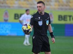 Referee Viktor Kopiyevskyi