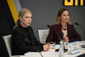 Аліна Коновальченко, Крістіна Мікулова